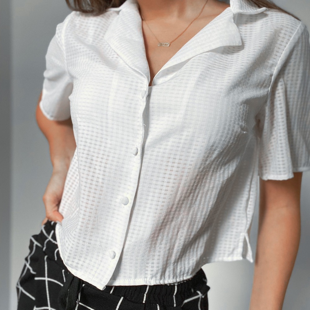 WHITE BUTTON DOWN BLOUSE
